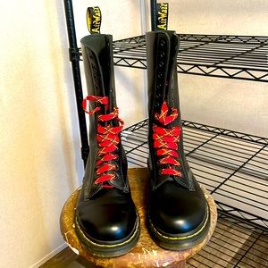 14 hole: 1914 Dr Martens- size 8 M/9 L
